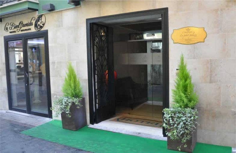 Le Petit Leon Hotel Екстериор снимка